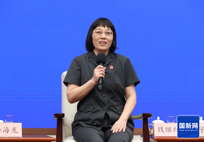 法院系统代表钱继红：让当事人感受到法律是“护身符”也是“指南针”