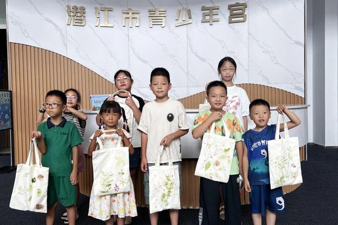 潜江市青少年宫关爱“两新群体”子女暑期系列活动