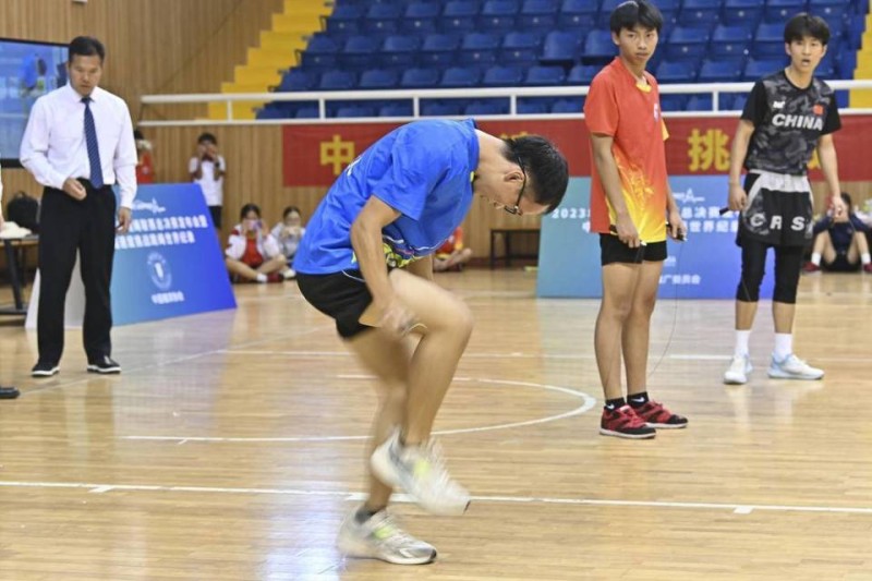 从乡村跳向世界  “光速少年”岑小林再现“中国速度”