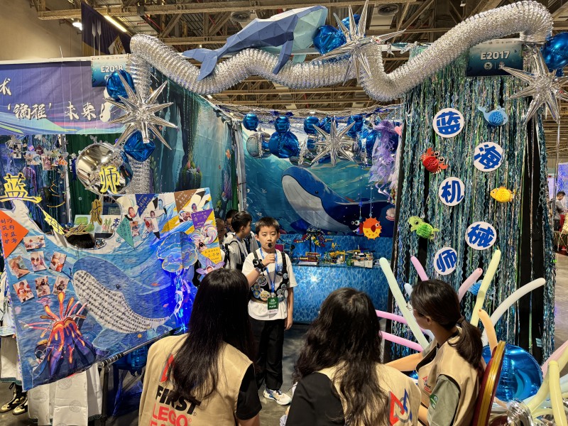 蓝海机械师战队在比赛中.jpeg