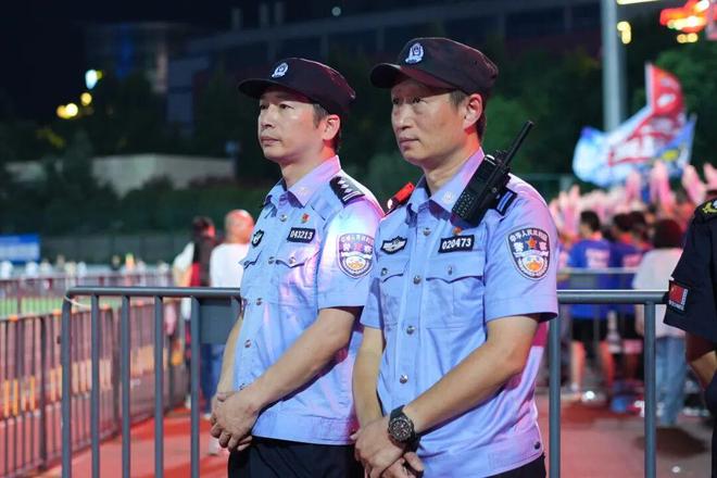 武汉公安筑牢“汉超”赛场平安防线